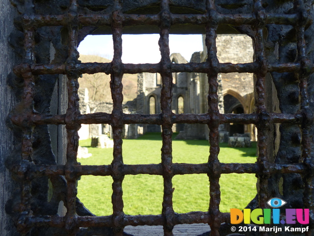 FZ003881 Door grate Crucis Abbey